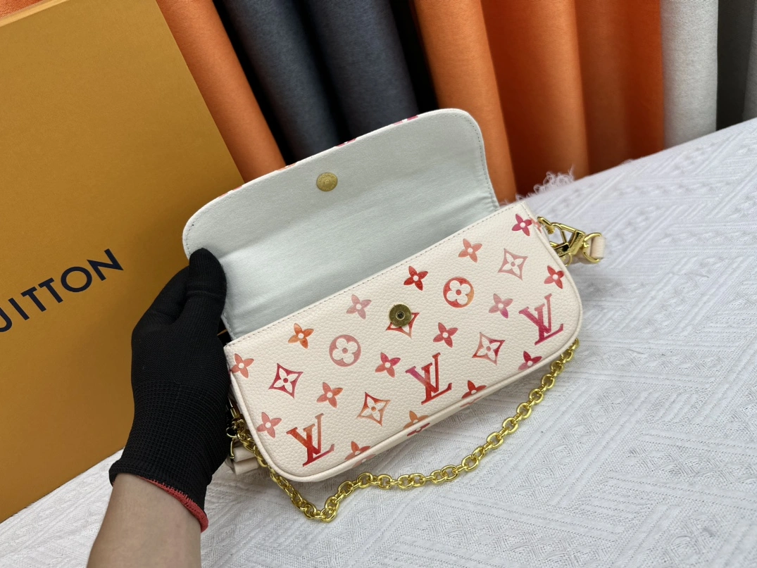 Louis Vuitton AAA Quality Messenger Bags For Women Modern 8858