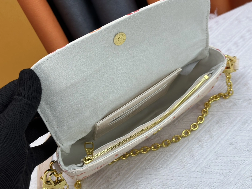 Louis Vuitton AAA Quality Messenger Bags For Women Modern 8858