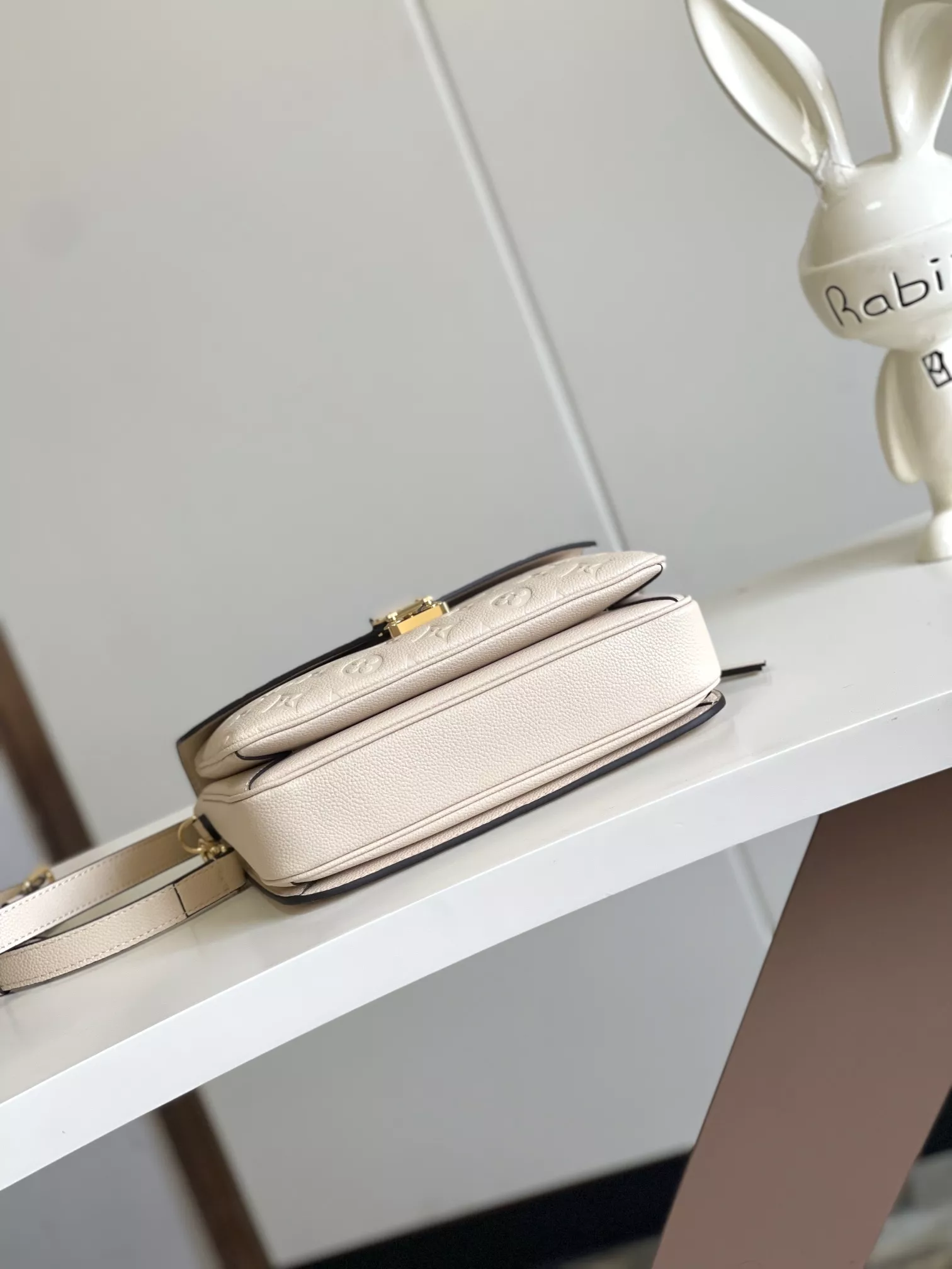 Louis Vuitton AAA Quality Messenger Bags For Women Modern 9088