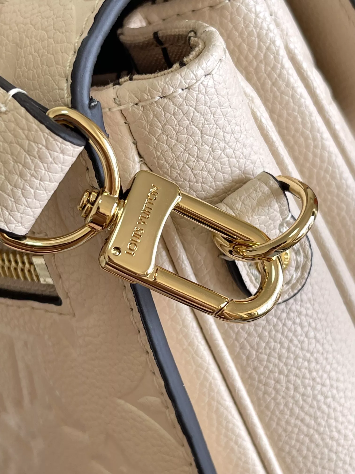 Louis Vuitton AAA Quality Messenger Bags For Women Modern 9088