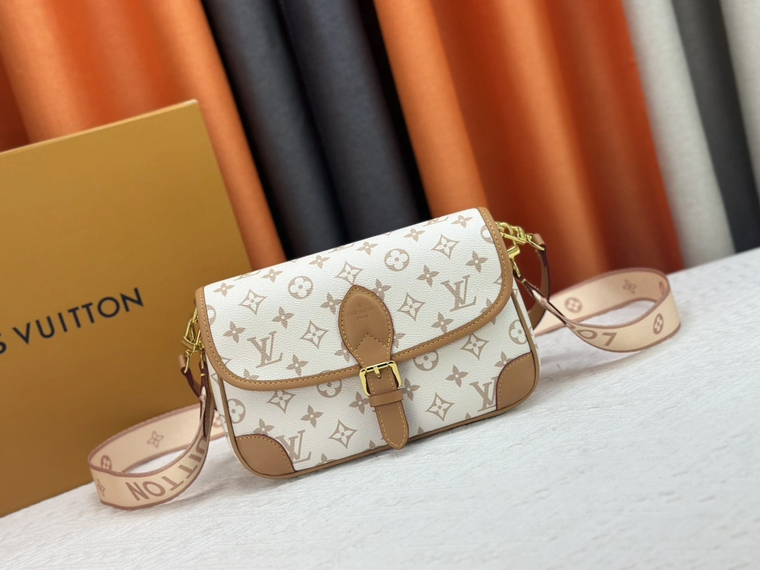 Louis Vuitton AAA Quality Messenger Bags For Women ModernLook 4190