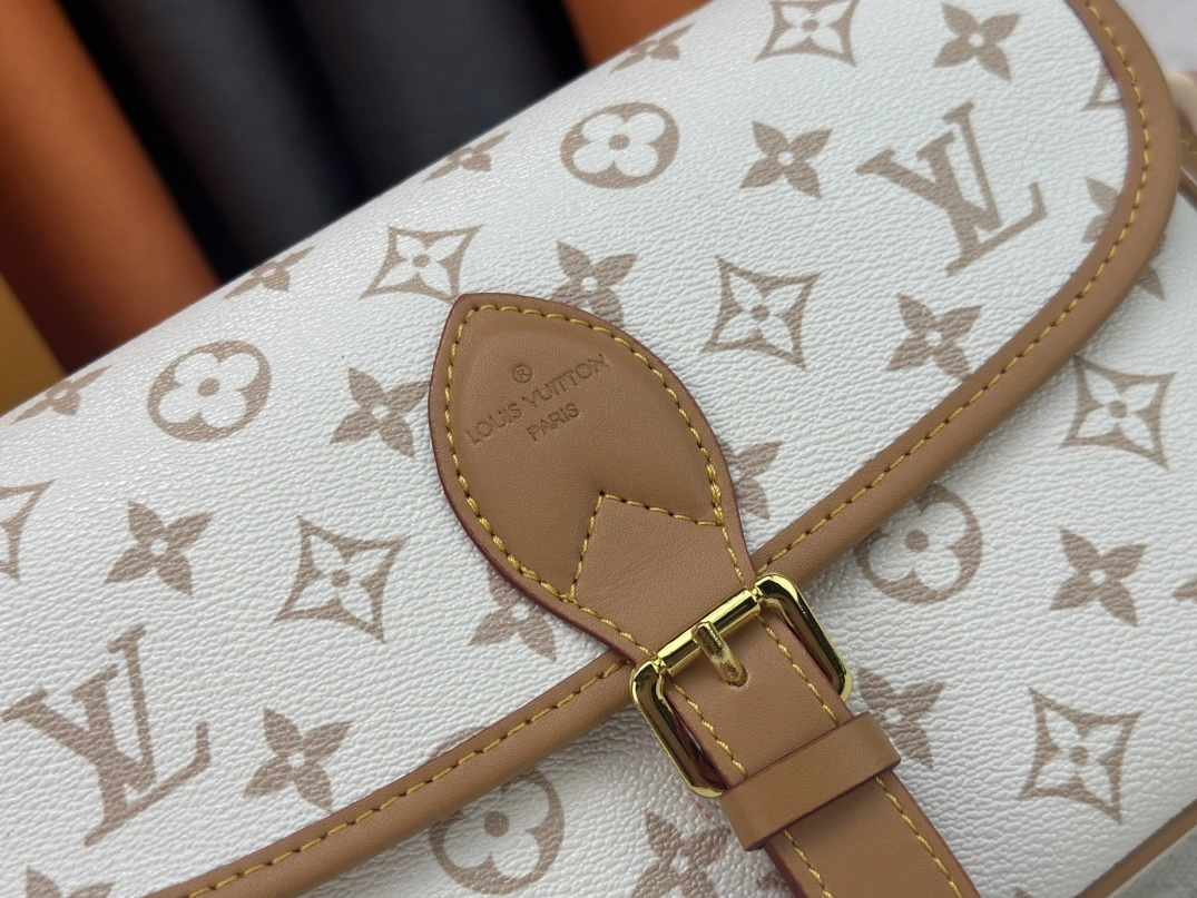 Louis Vuitton AAA Quality Messenger Bags For Women ModernLook 4190