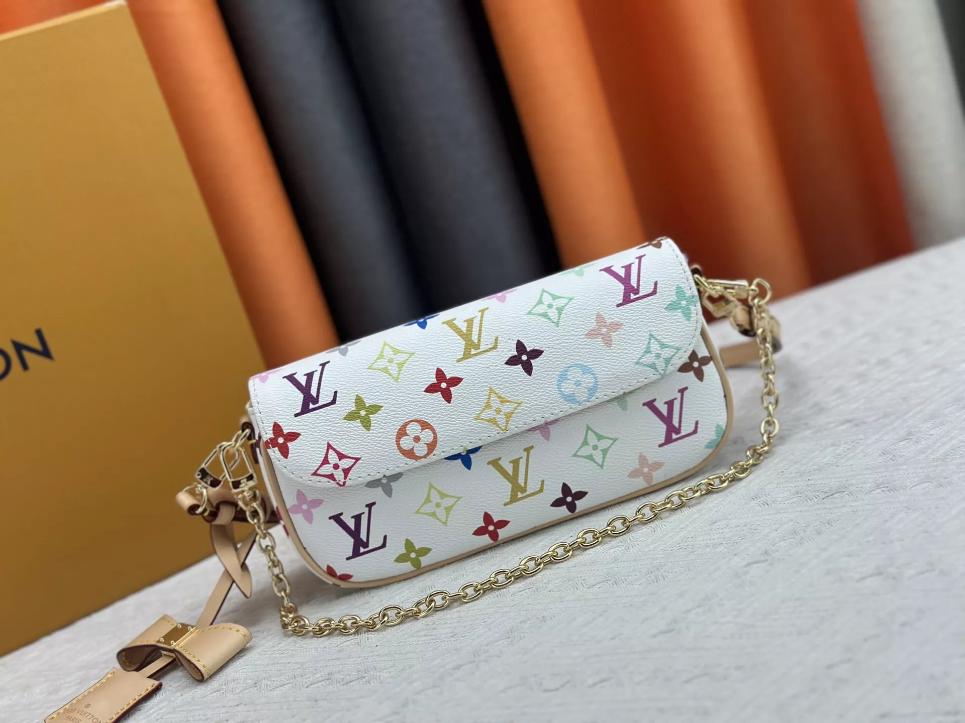 Louis Vuitton AAA Quality Messenger Bags For Women ModernLook 5292
