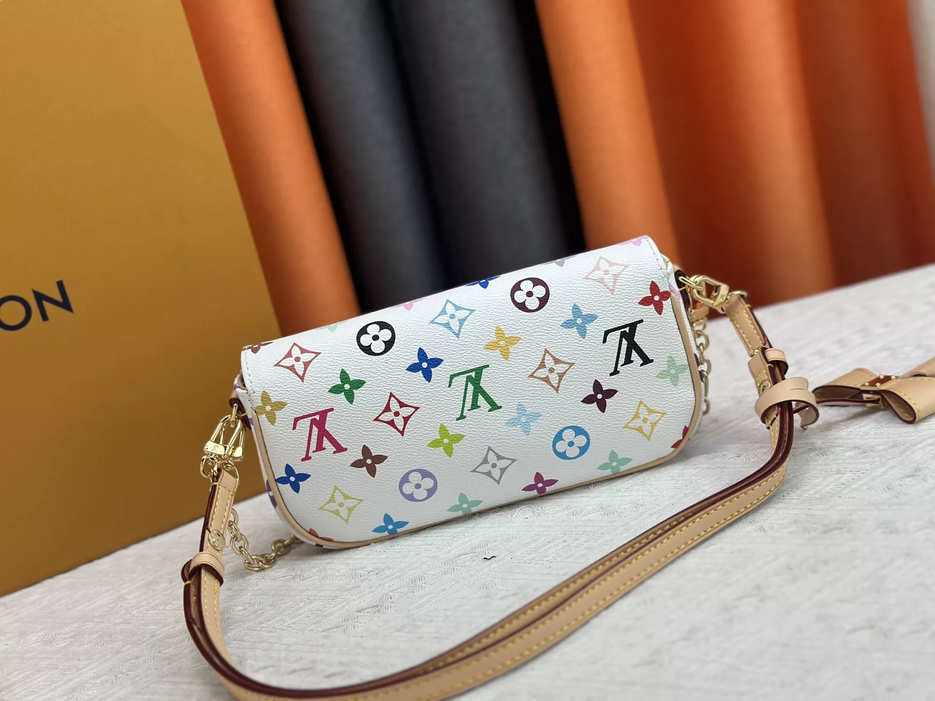 Louis Vuitton AAA Quality Messenger Bags For Women ModernLook 5292