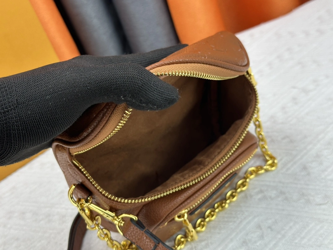 Louis Vuitton AAA Quality Messenger Bags For Women ModernLook 7015