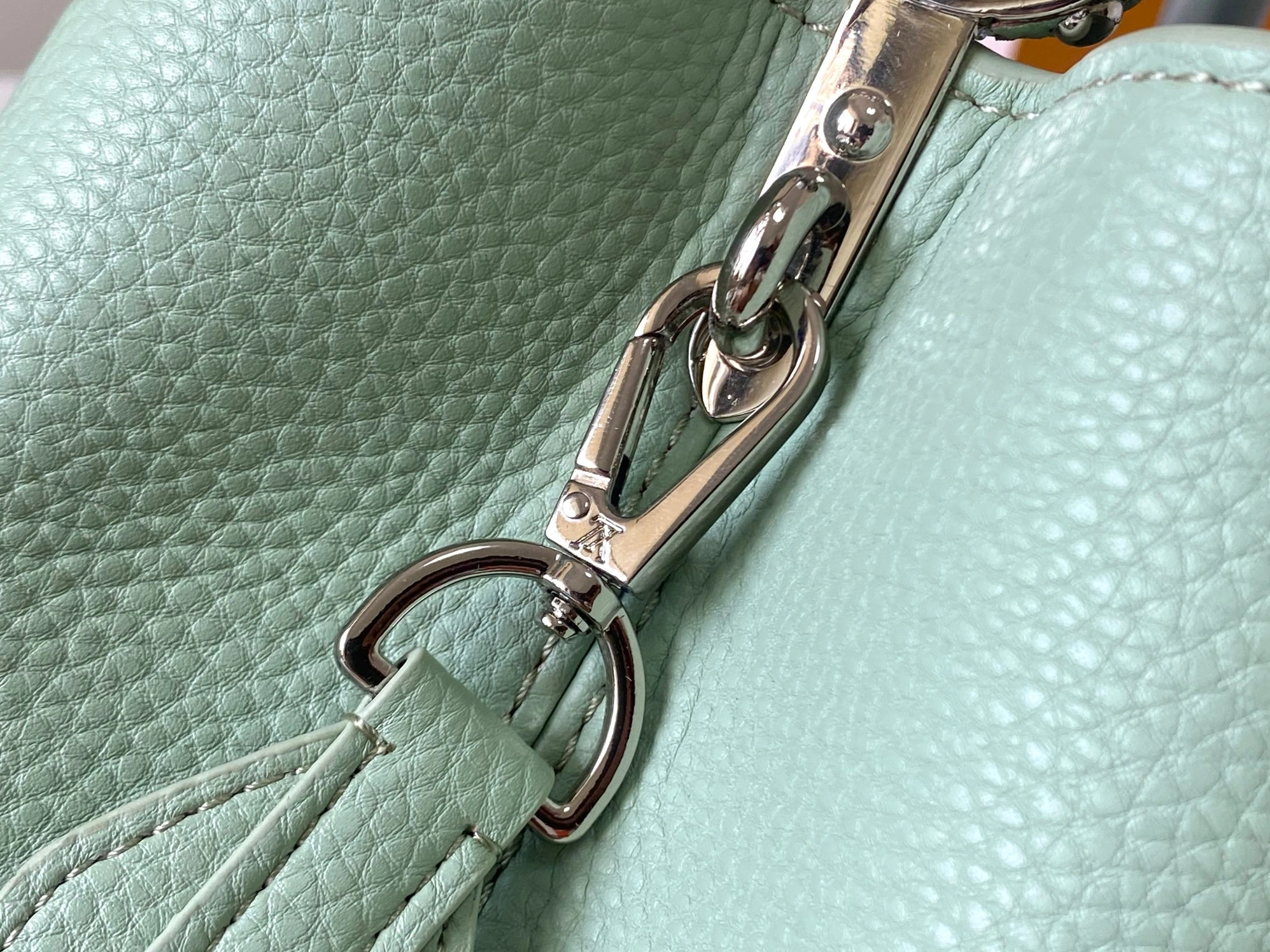 Louis Vuitton AAA Quality Messenger Bags For Women ModernLook 7541