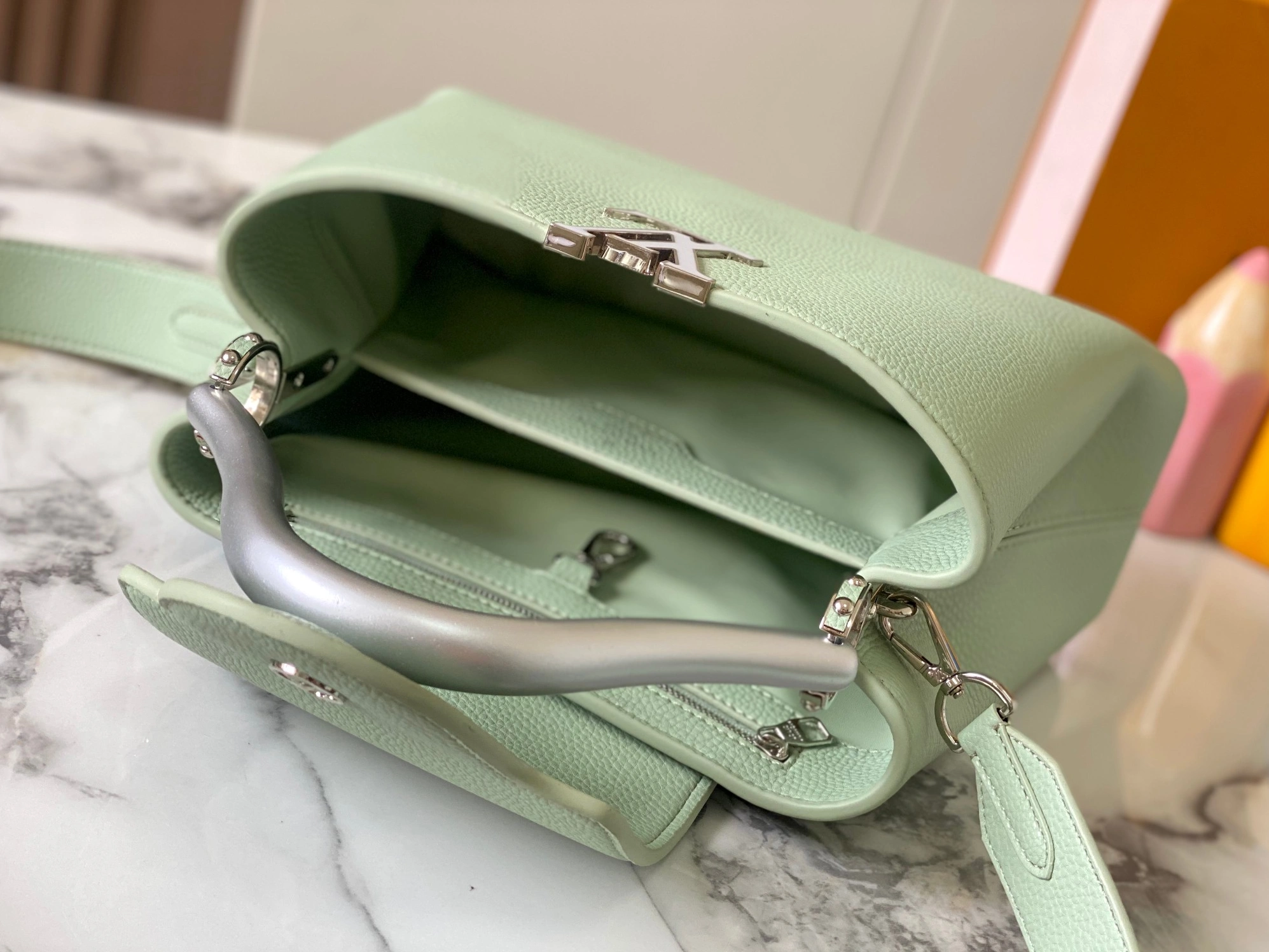 Louis Vuitton AAA Quality Messenger Bags For Women ModernLook 7541