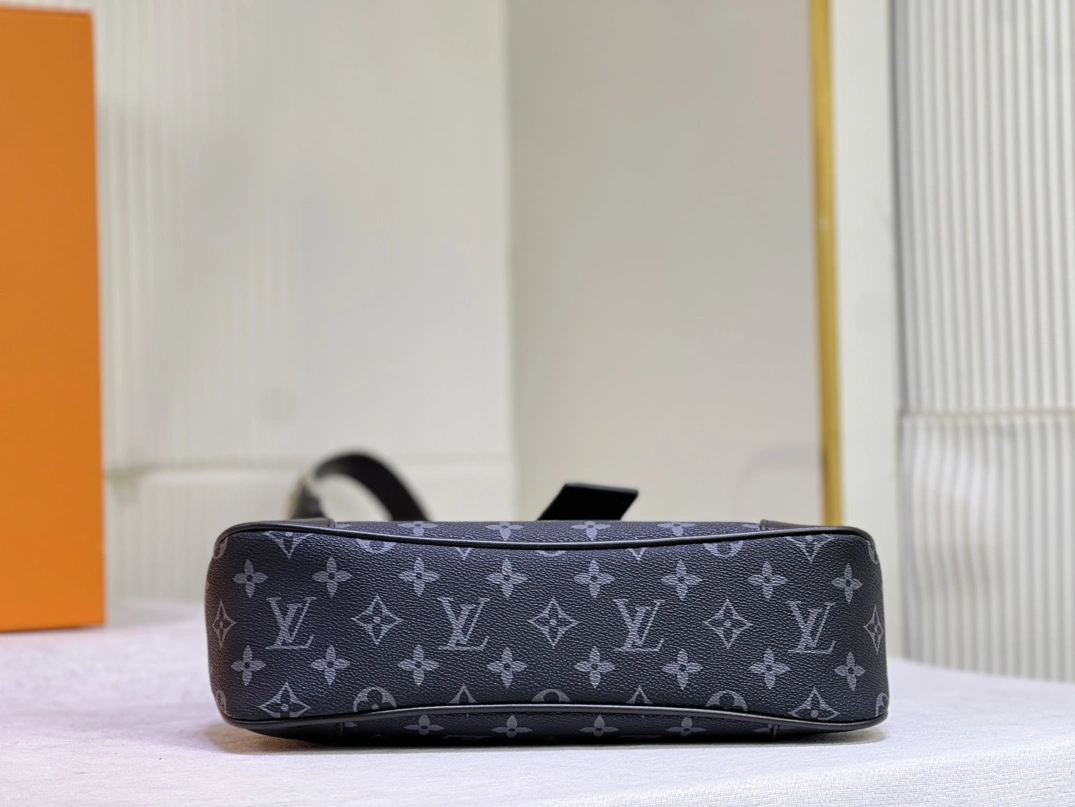 Louis Vuitton AAA Quality Messenger Bags For Women NewStyle 1187
