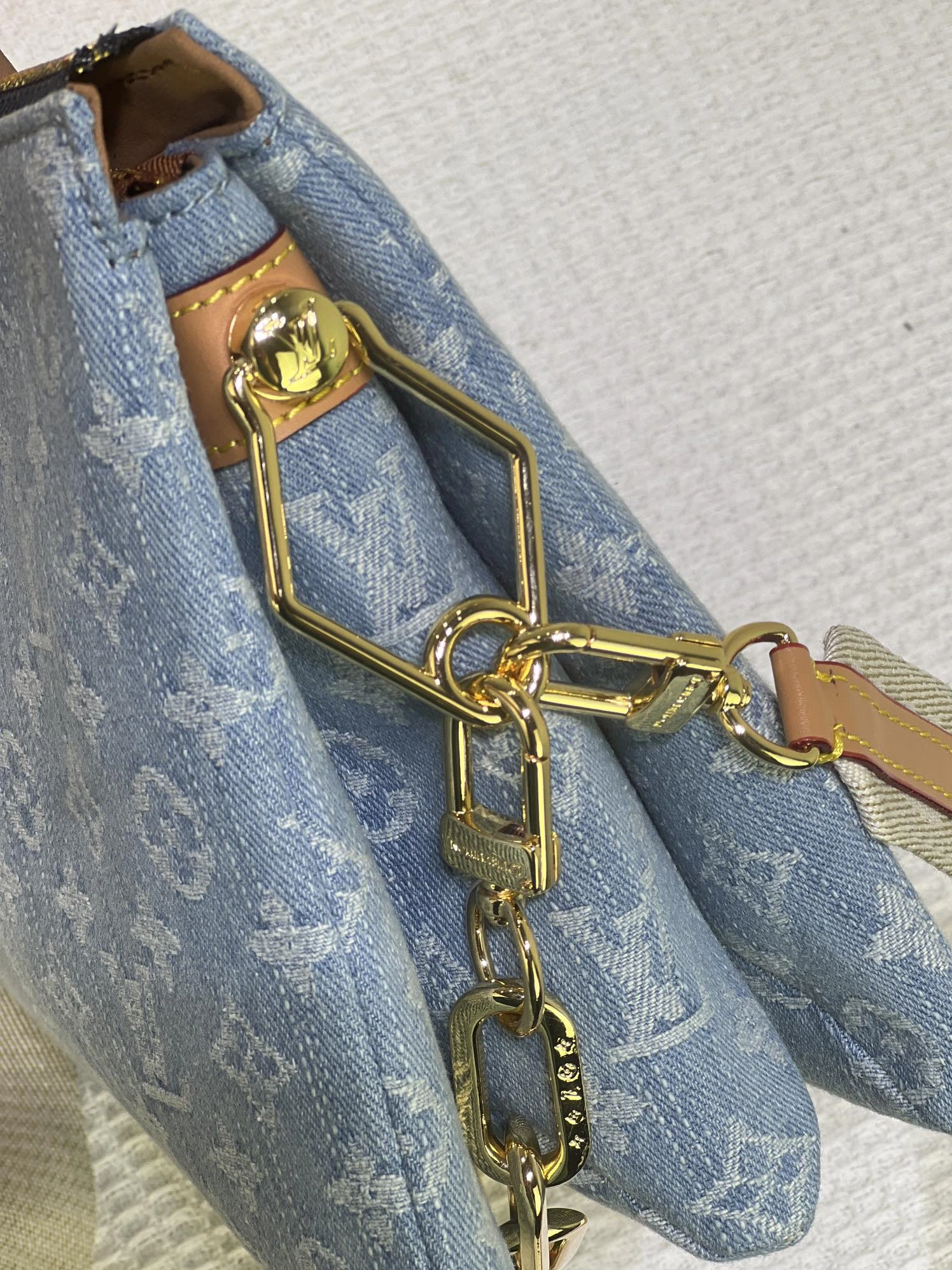 Louis Vuitton AAA Quality Messenger Bags For Women NewStyle 4755
