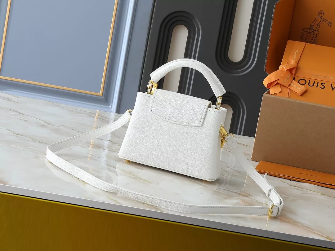 Louis Vuitton AAA Quality Messenger Bags For Women NewStyle 5136