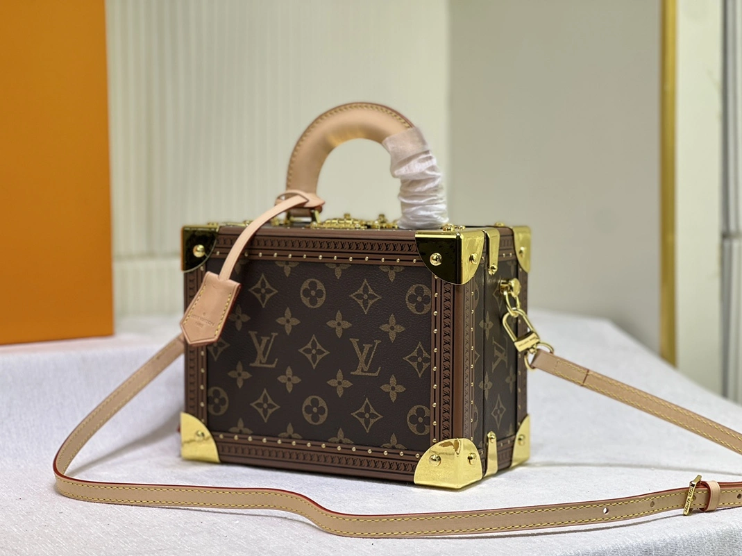 Louis Vuitton AAA Quality Messenger Bags For Women NewStyle 6372