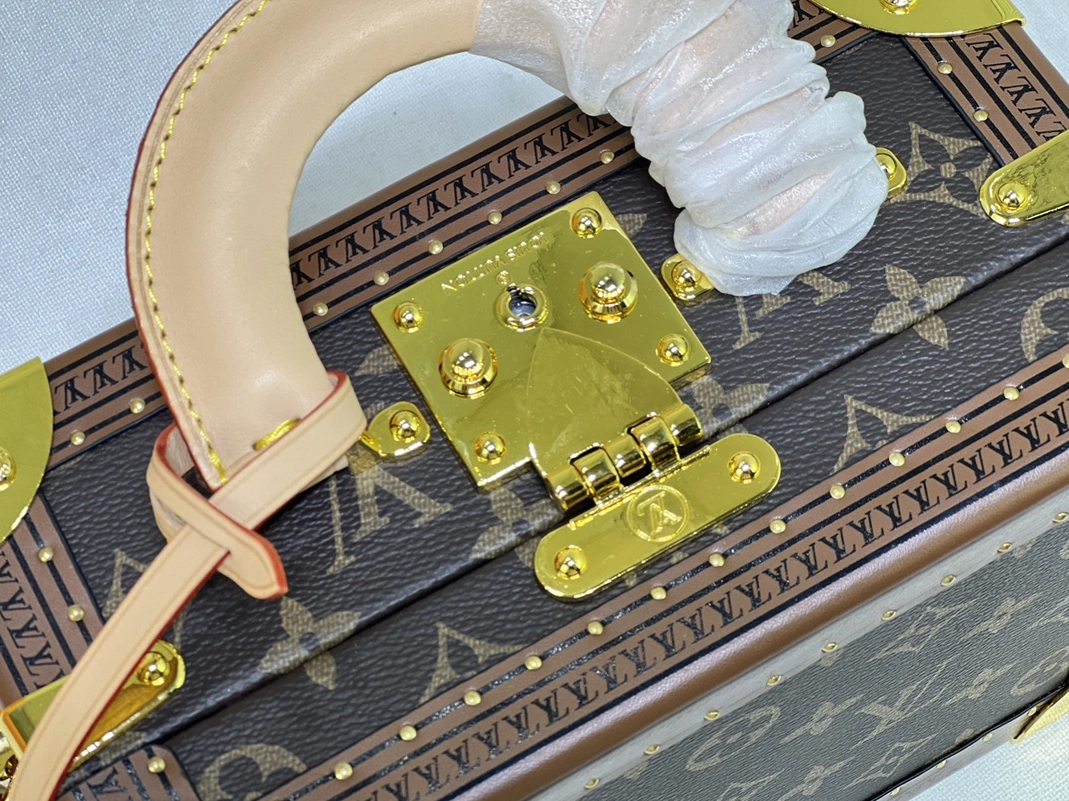 Louis Vuitton AAA Quality Messenger Bags For Women NewStyle 6372