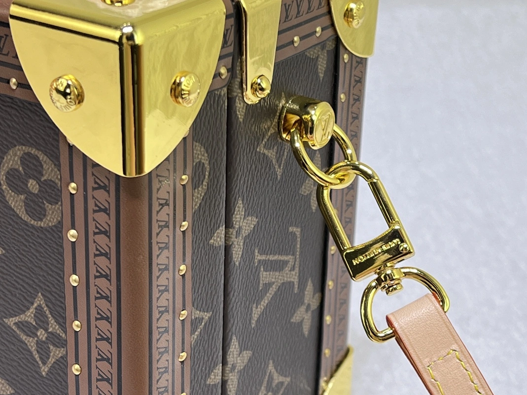Louis Vuitton AAA Quality Messenger Bags For Women NewStyle 6372
