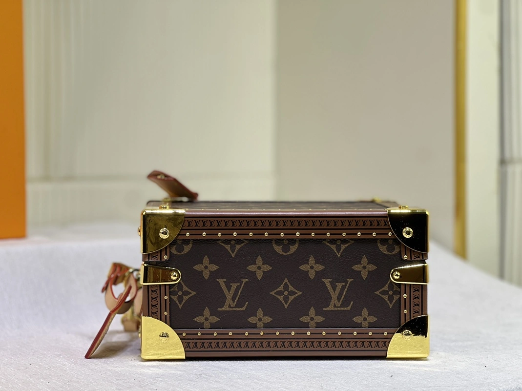 Louis Vuitton AAA Quality Messenger Bags For Women NewStyle 6372