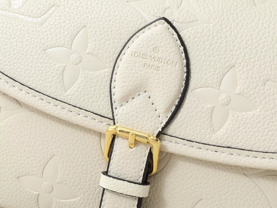Louis Vuitton AAA Quality Messenger Bags For Women NewStyle 7426