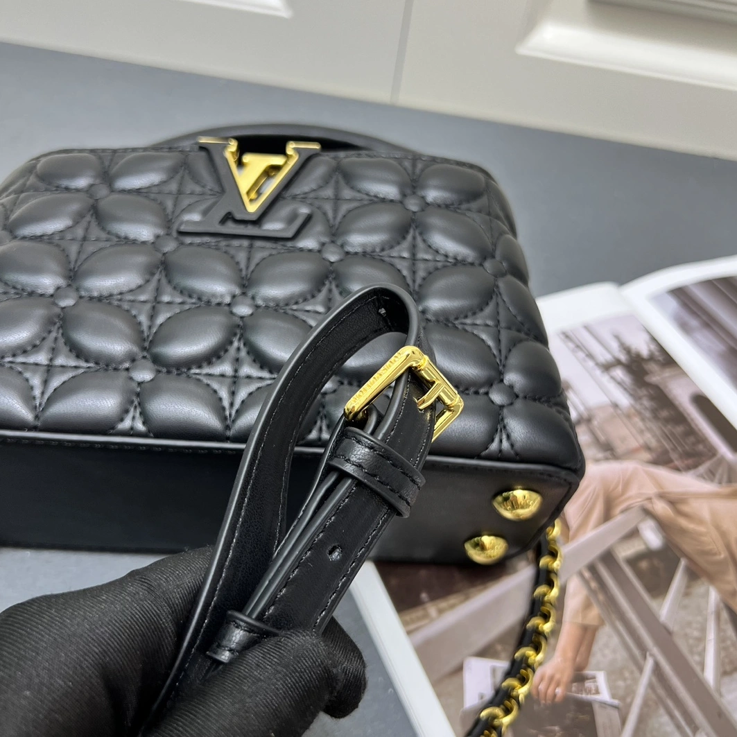 Louis Vuitton AAA Quality Messenger Bags For Women Popular 4100