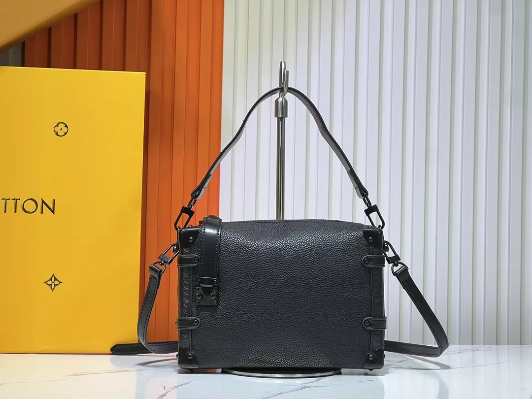 Louis Vuitton AAA Quality Messenger Bags For Women Popular 7000