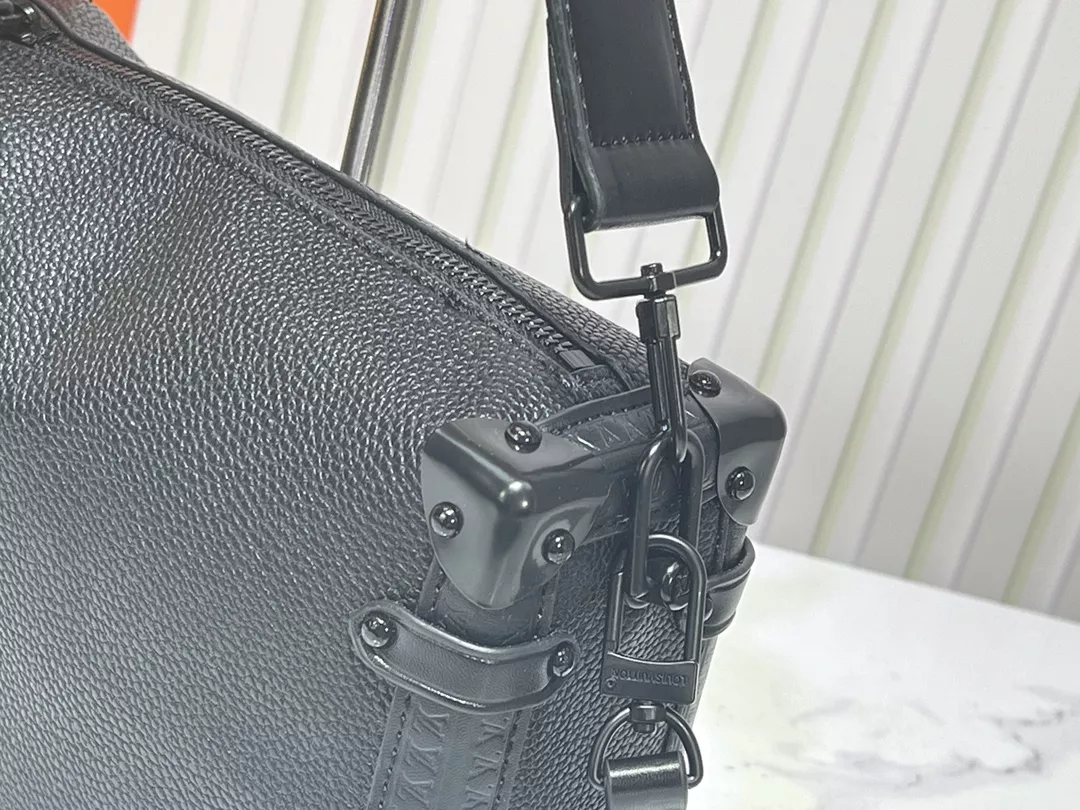Louis Vuitton AAA Quality Messenger Bags For Women Popular 7000