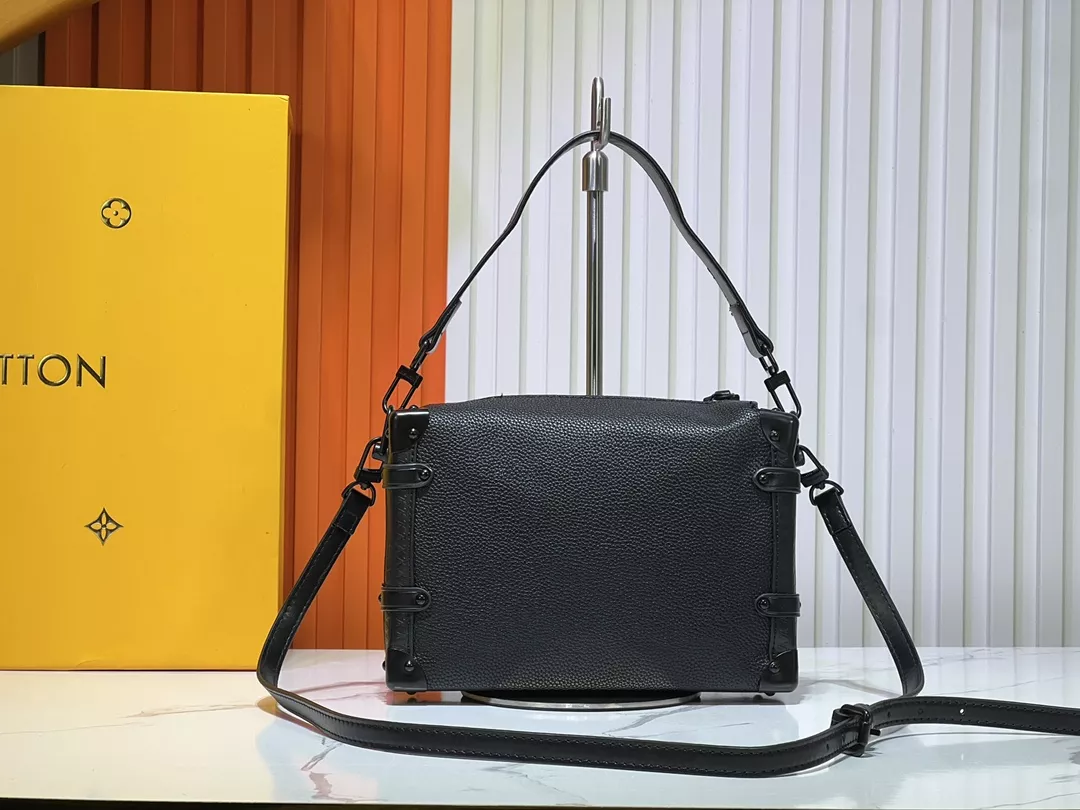 Louis Vuitton AAA Quality Messenger Bags For Women Popular 7000