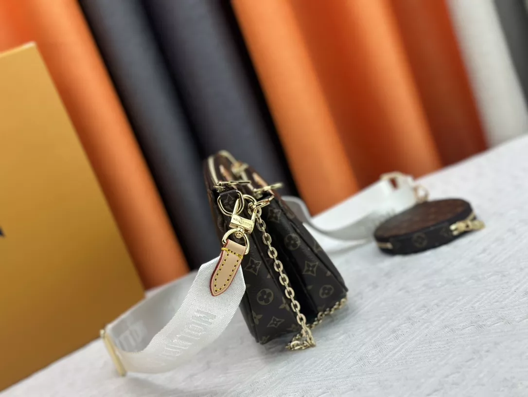 Louis Vuitton AAA Quality Messenger Bags For Women Popular 9376