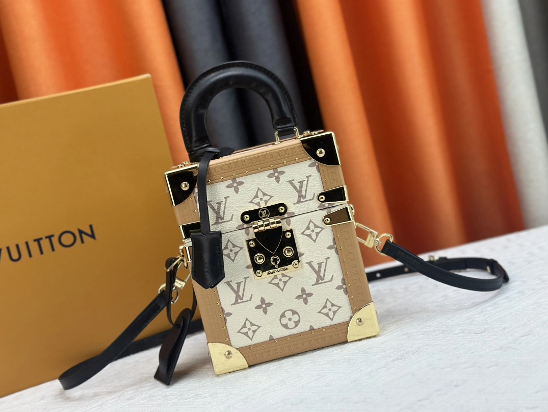 Louis Vuitton AAA Quality Messenger Bags For Women Practical 1078