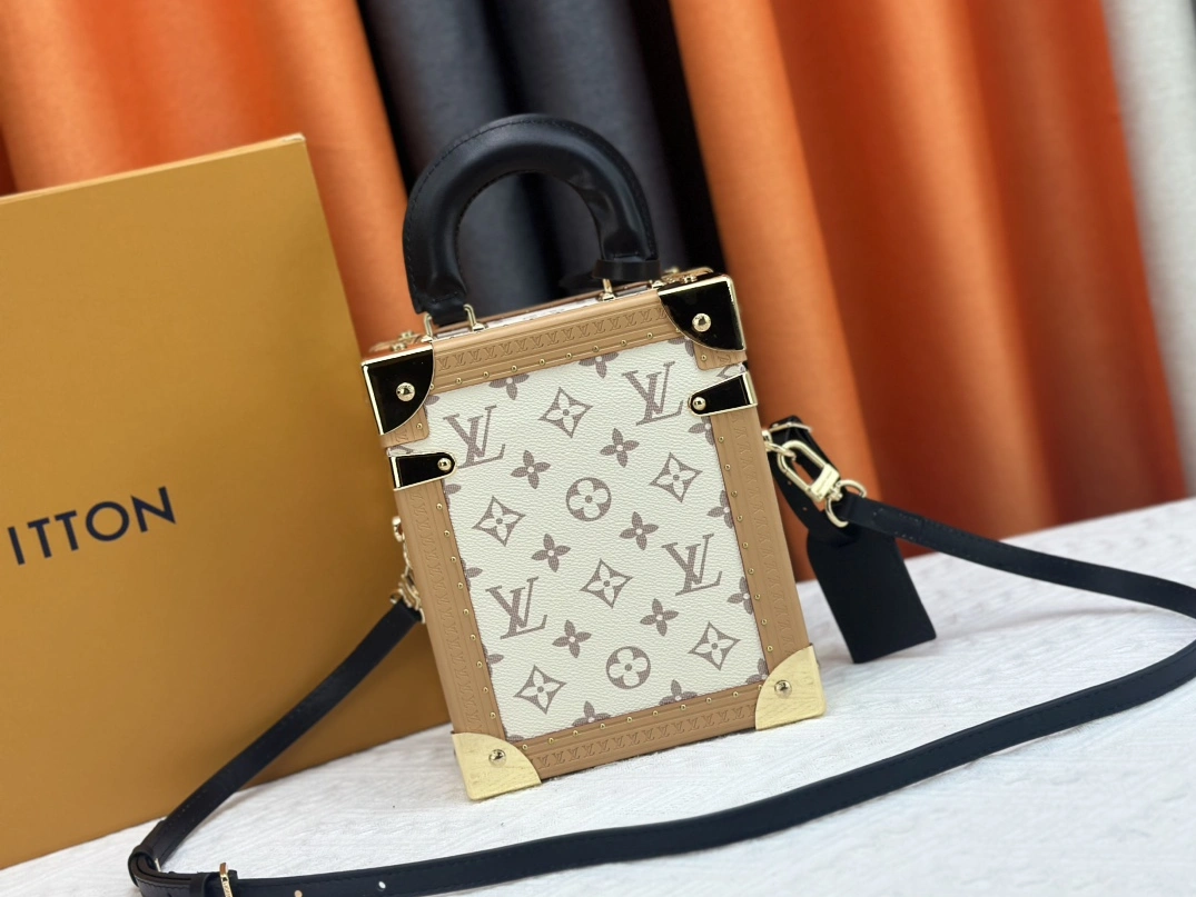 Louis Vuitton AAA Quality Messenger Bags For Women Practical 1078