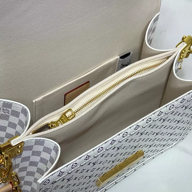 Louis Vuitton AAA Quality Messenger Bags For Women Refined 729