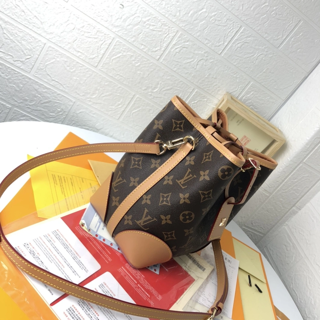 Louis Vuitton AAA Quality Messenger Bags For Women Reliable 2478