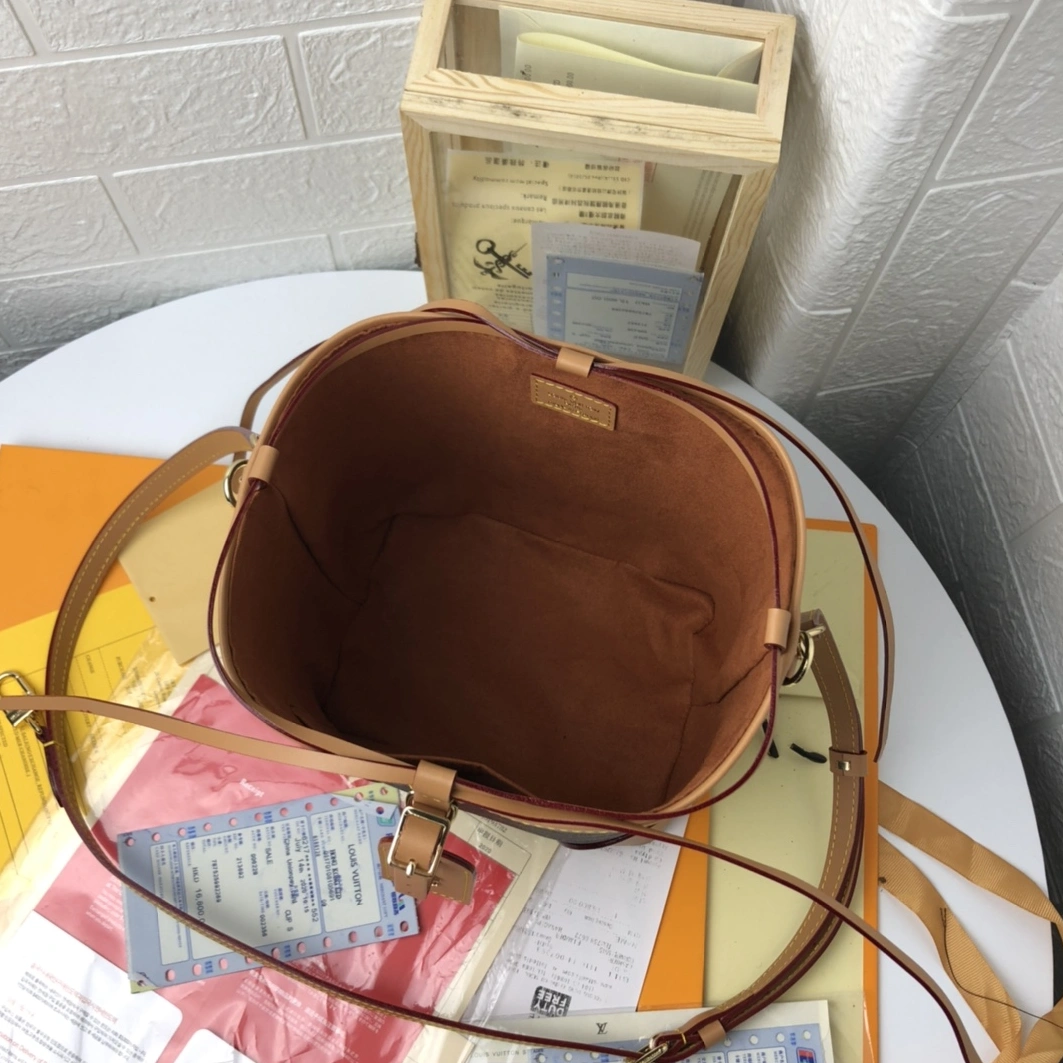Louis Vuitton AAA Quality Messenger Bags For Women Reliable 2478