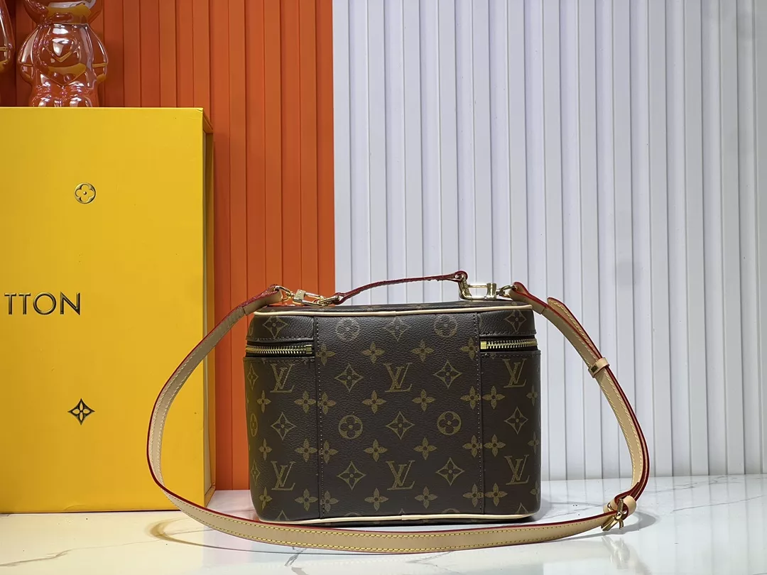 Louis Vuitton AAA Quality Messenger Bags For Women Reliable 4829