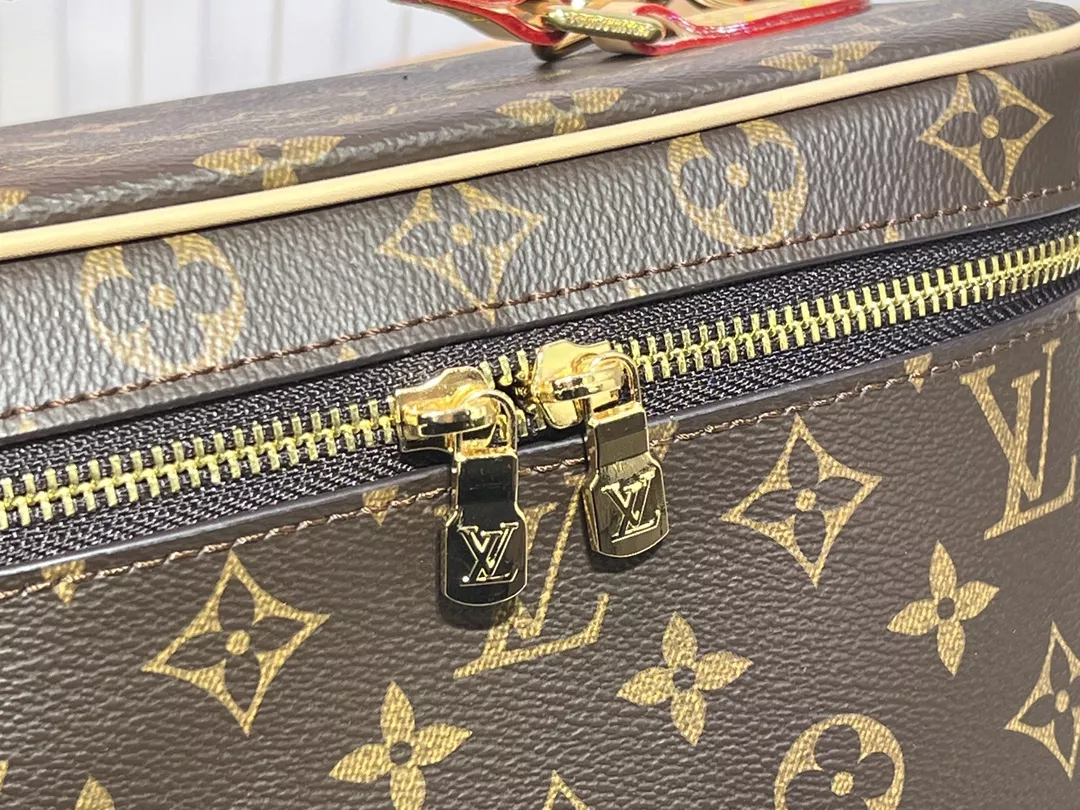 Louis Vuitton AAA Quality Messenger Bags For Women Reliable 4829