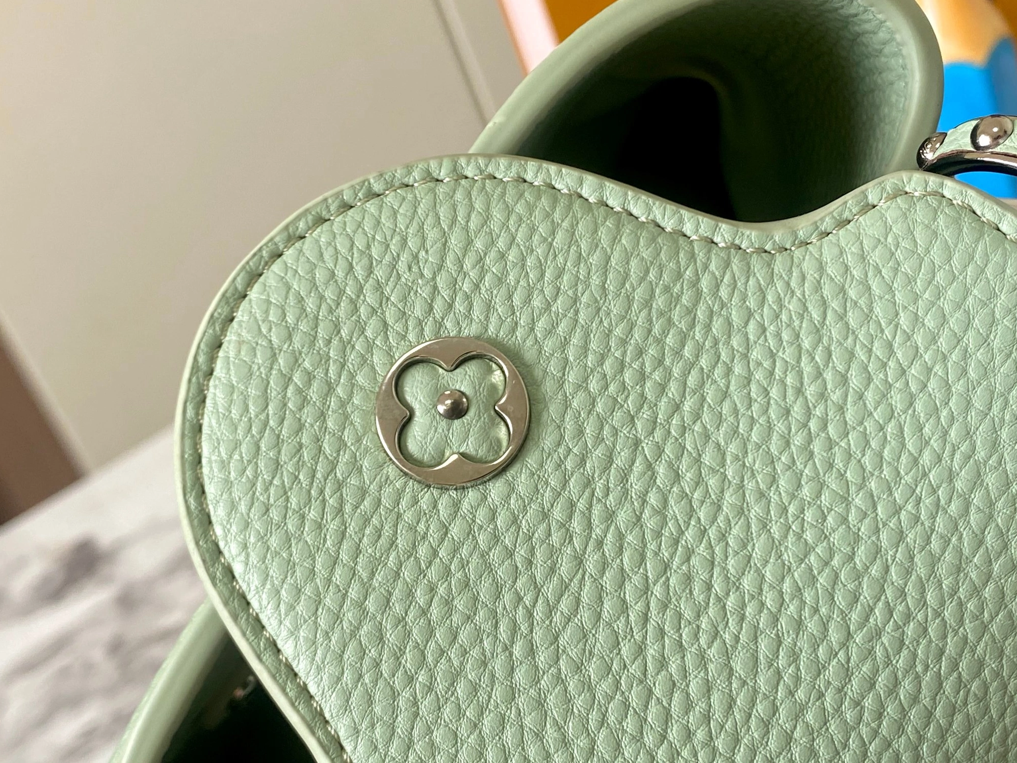 Louis Vuitton AAA Quality Messenger Bags For Women Reliable 7732