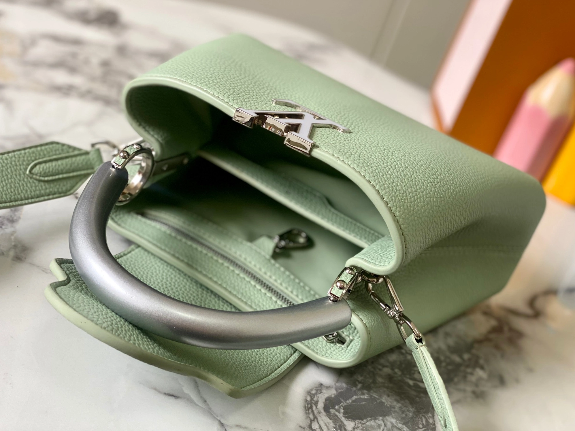 Louis Vuitton AAA Quality Messenger Bags For Women Reliable 7732