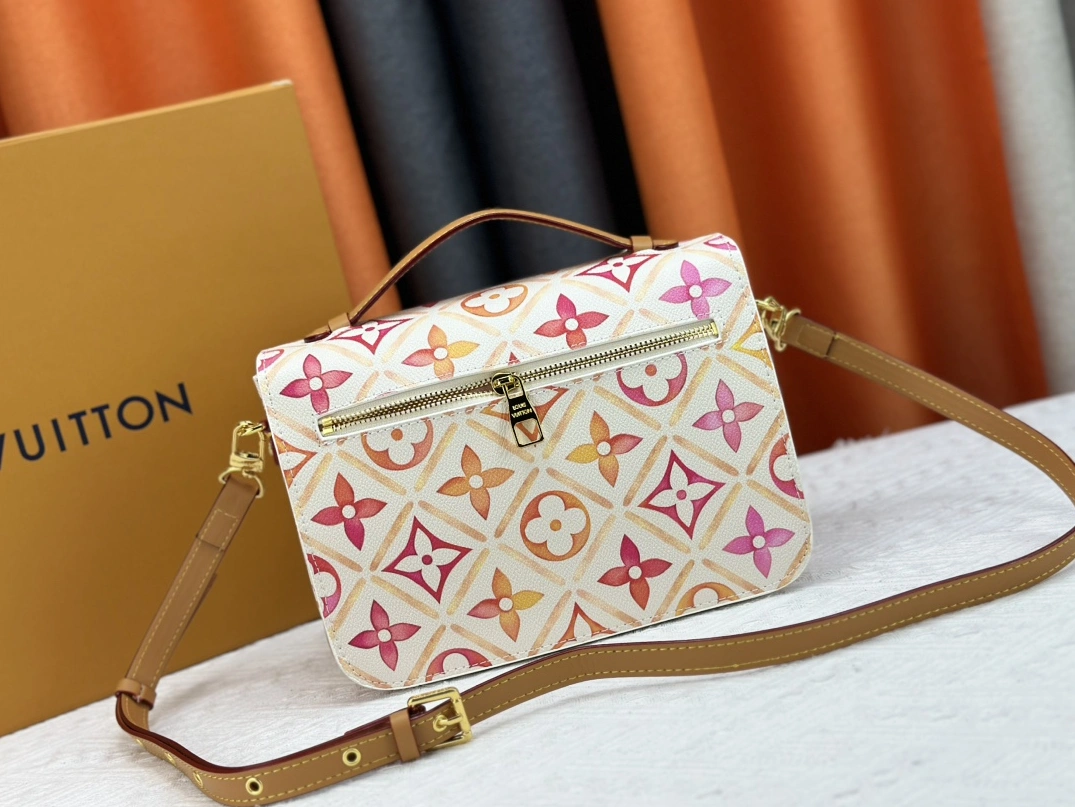Louis Vuitton AAA Quality Messenger Bags For Women Resilient 1985