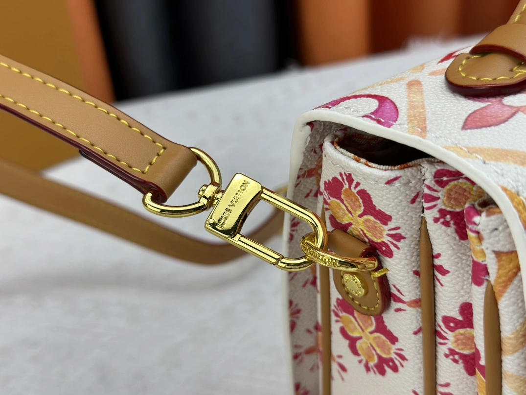 Louis Vuitton AAA Quality Messenger Bags For Women Resilient 1985