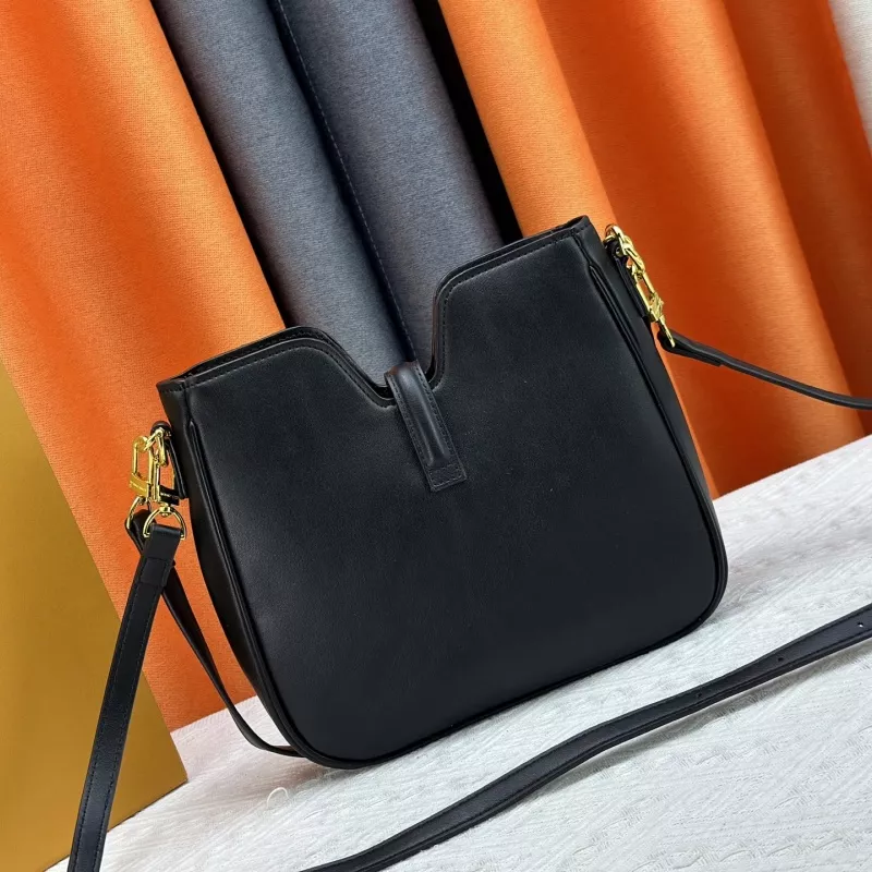 Louis Vuitton AAA Quality Messenger Bags For Women Resilient 9301