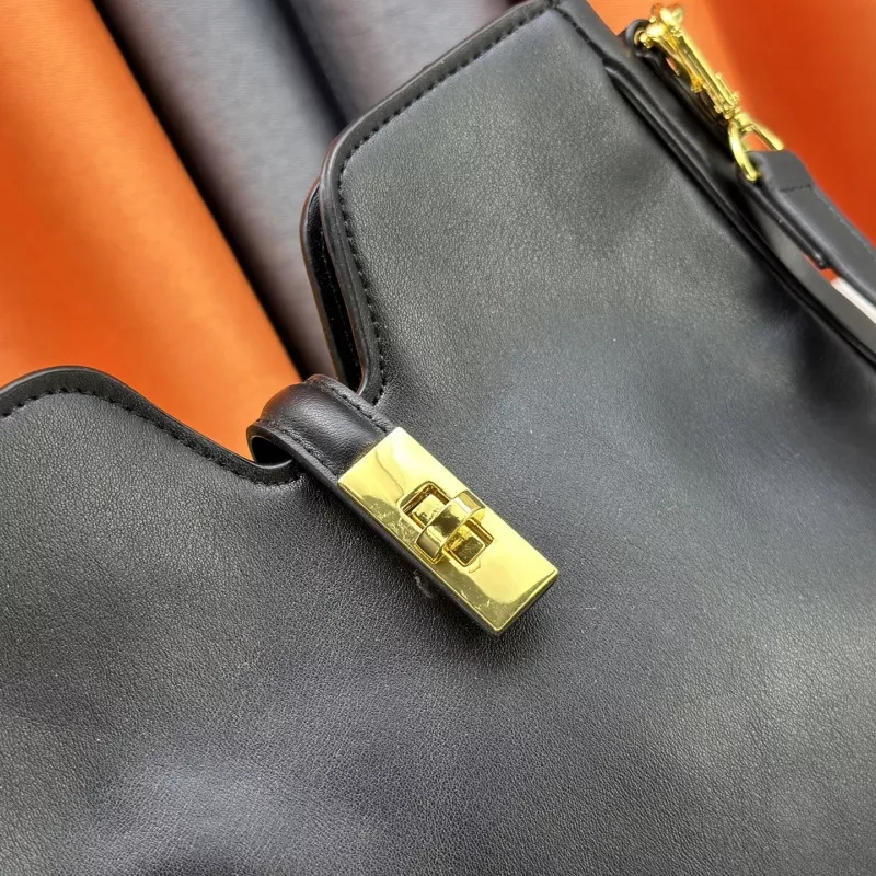 Louis Vuitton AAA Quality Messenger Bags For Women Resilient 9301