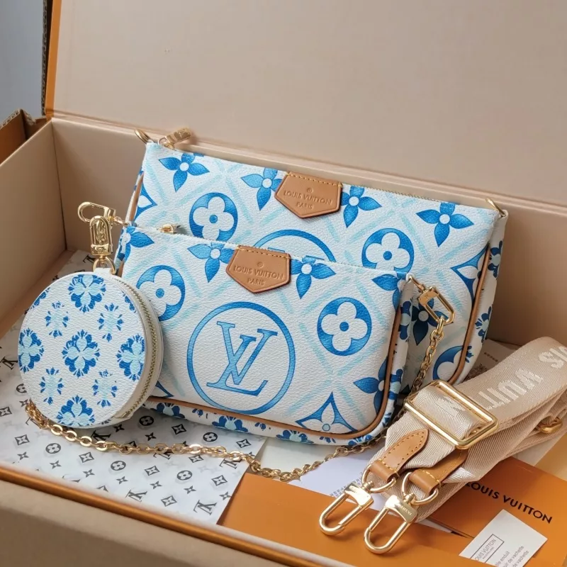 Louis Vuitton AAA Quality Messenger Bags For Women Sleek 1099