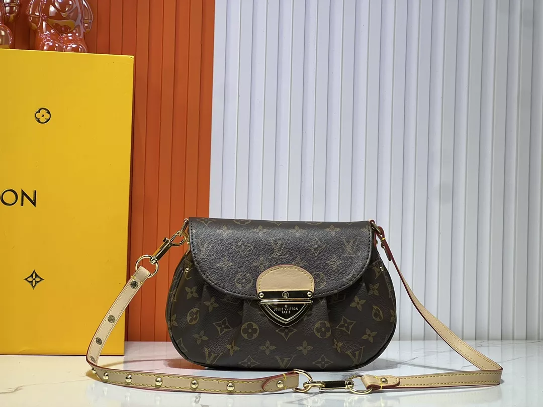Louis Vuitton AAA Quality Messenger Bags For Women Sleek 3858