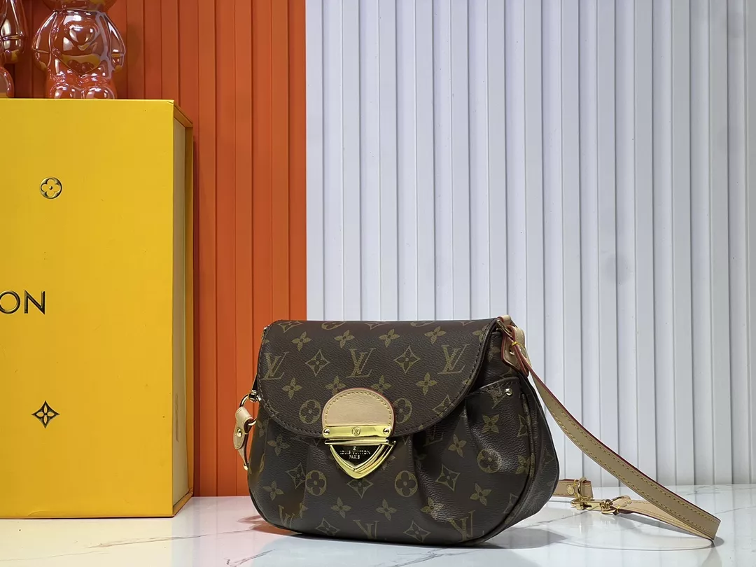 Louis Vuitton AAA Quality Messenger Bags For Women Sleek 3858