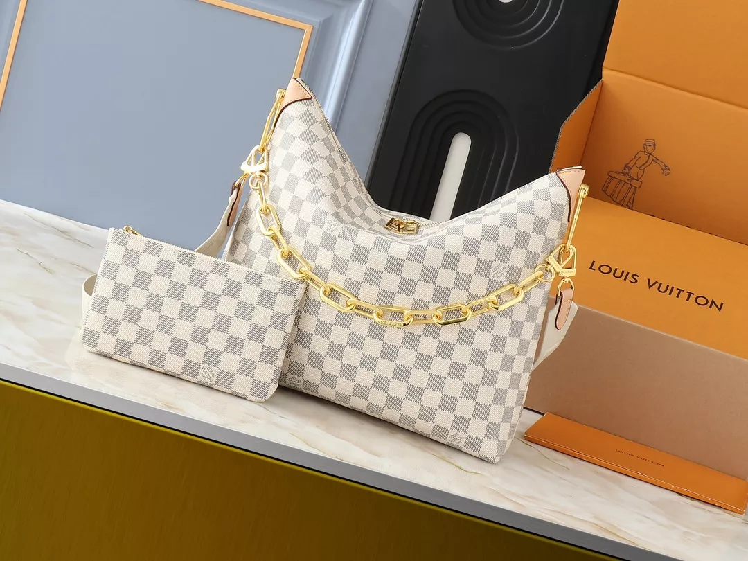 Louis Vuitton AAA Quality Messenger Bags For Women Sleek 5116