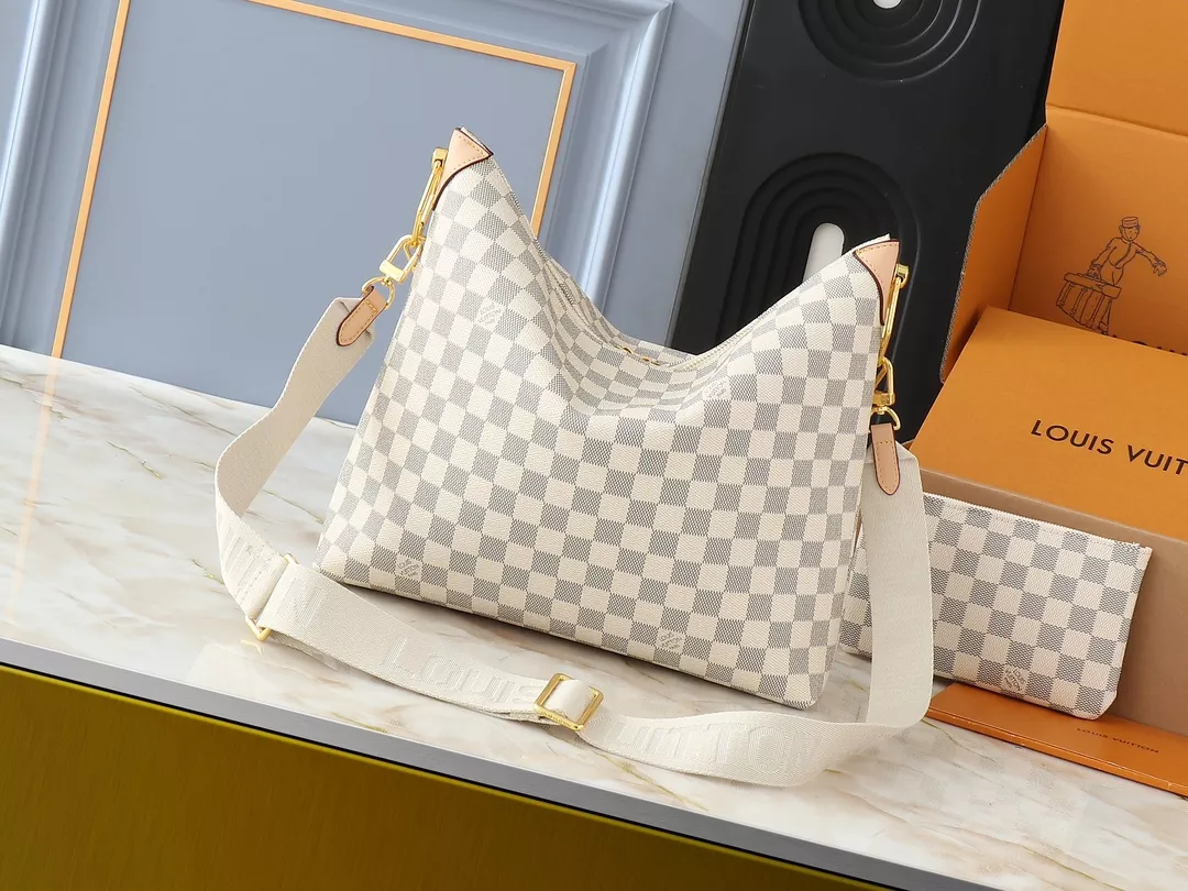 Louis Vuitton AAA Quality Messenger Bags For Women Sleek 5116