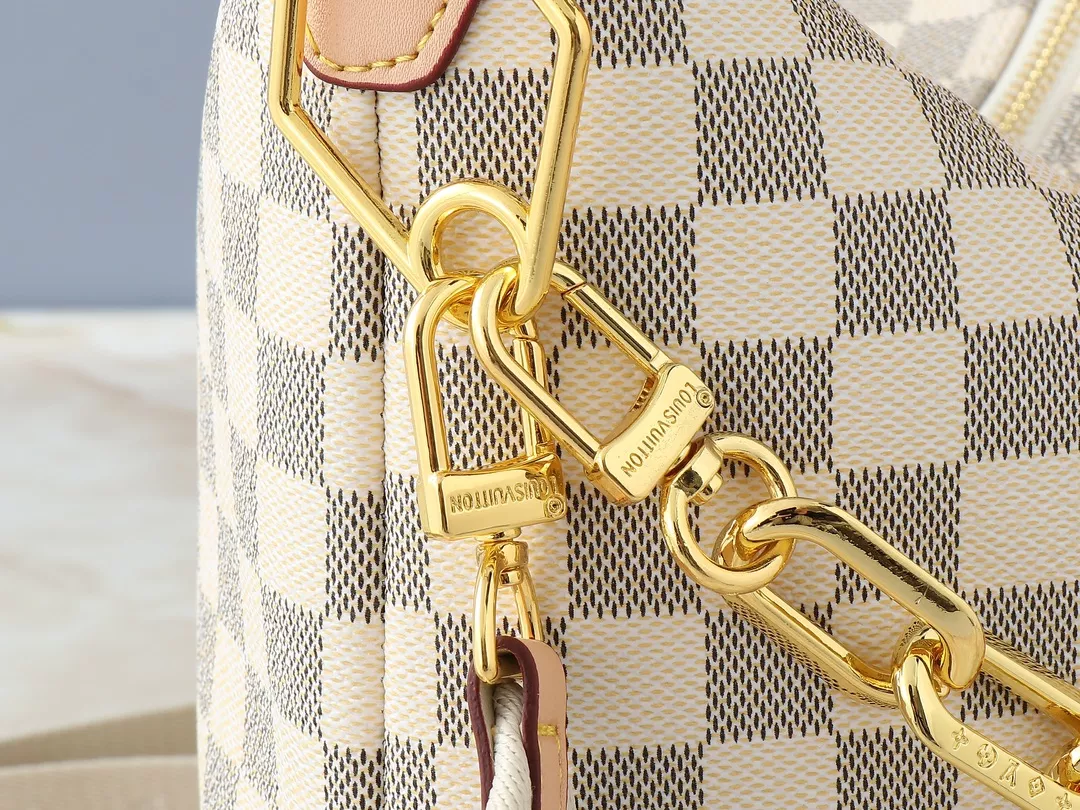 Louis Vuitton AAA Quality Messenger Bags For Women Sleek 5116