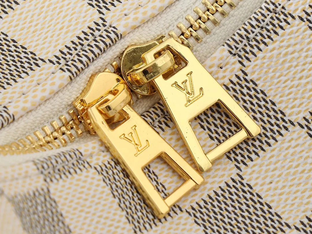 Louis Vuitton AAA Quality Messenger Bags For Women Sleek 5116