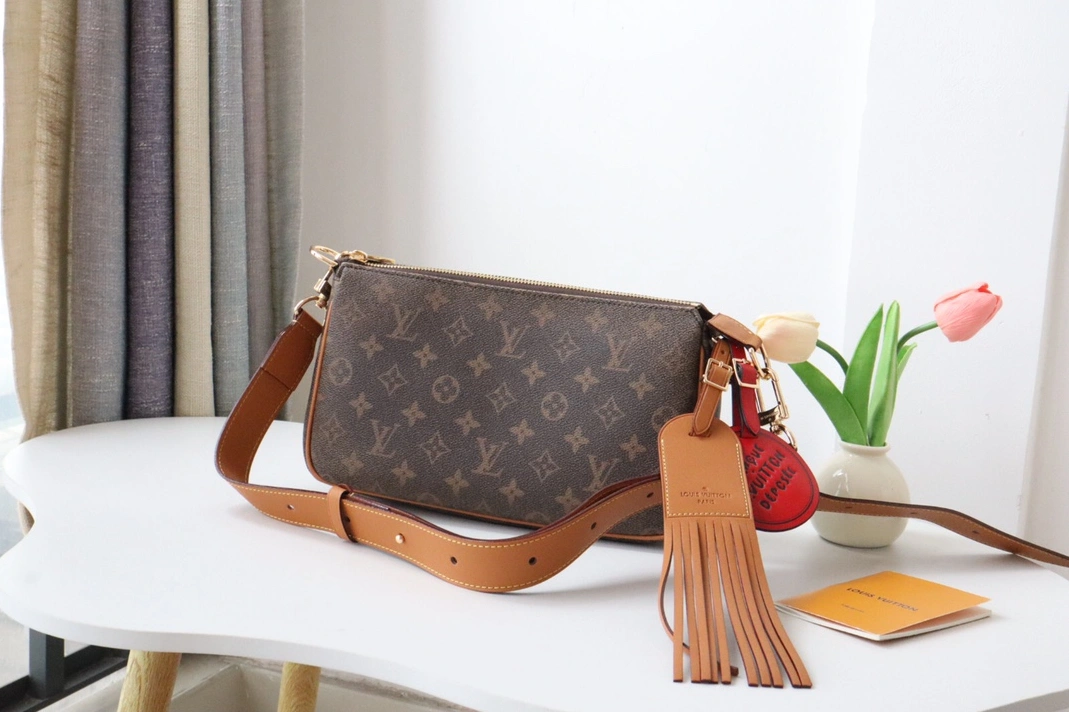 Louis Vuitton AAA Quality Messenger Bags For Women SmartChoice 2334