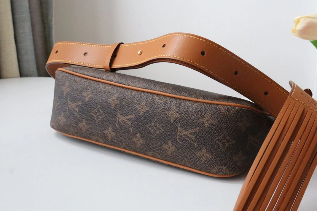Louis Vuitton AAA Quality Messenger Bags For Women SmartChoice 2334