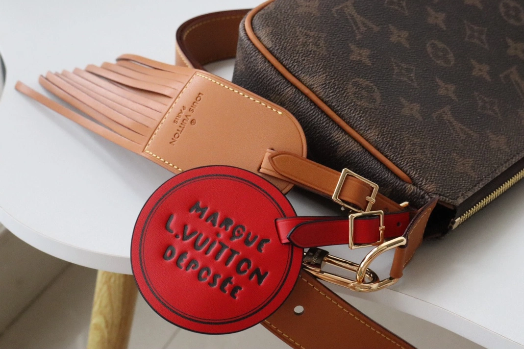 Louis Vuitton AAA Quality Messenger Bags For Women SmartChoice 2334