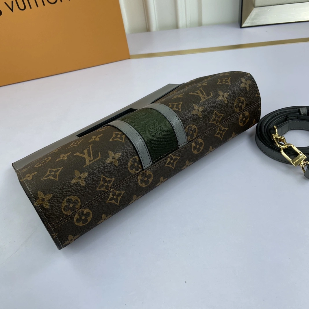 Louis Vuitton AAA Quality Messenger Bags For Women SmartChoice 9747