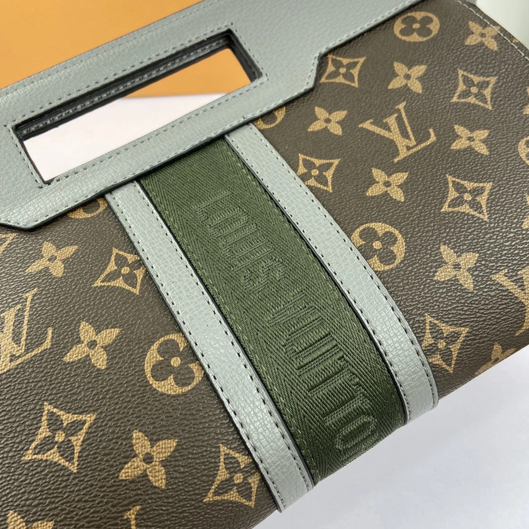 Louis Vuitton AAA Quality Messenger Bags For Women SmartChoice 9747