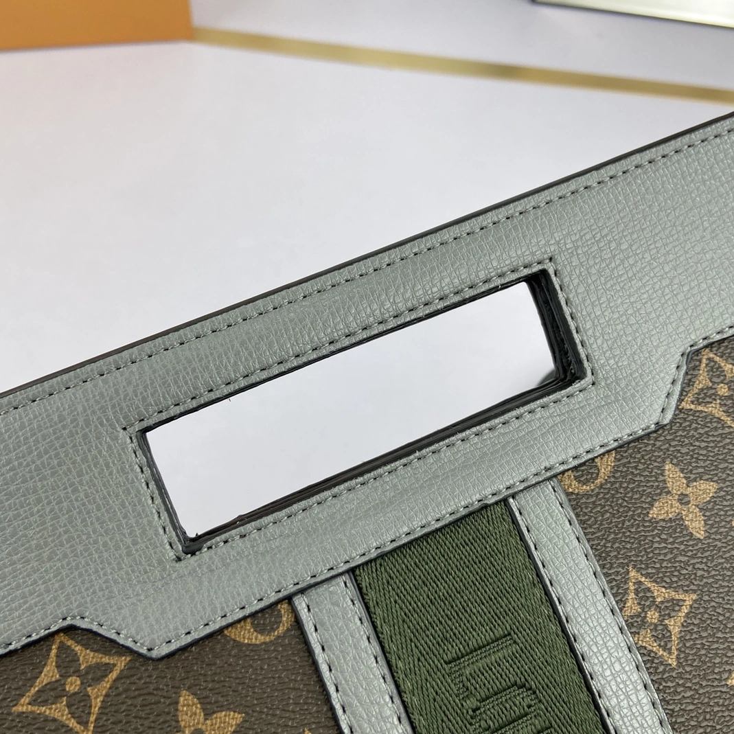 Louis Vuitton AAA Quality Messenger Bags For Women SmartChoice 9747